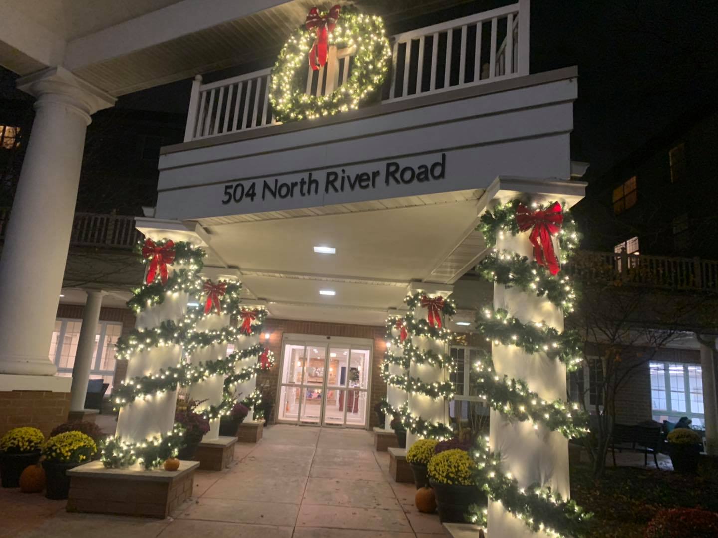 Commercial Holiday Displays in Naperville